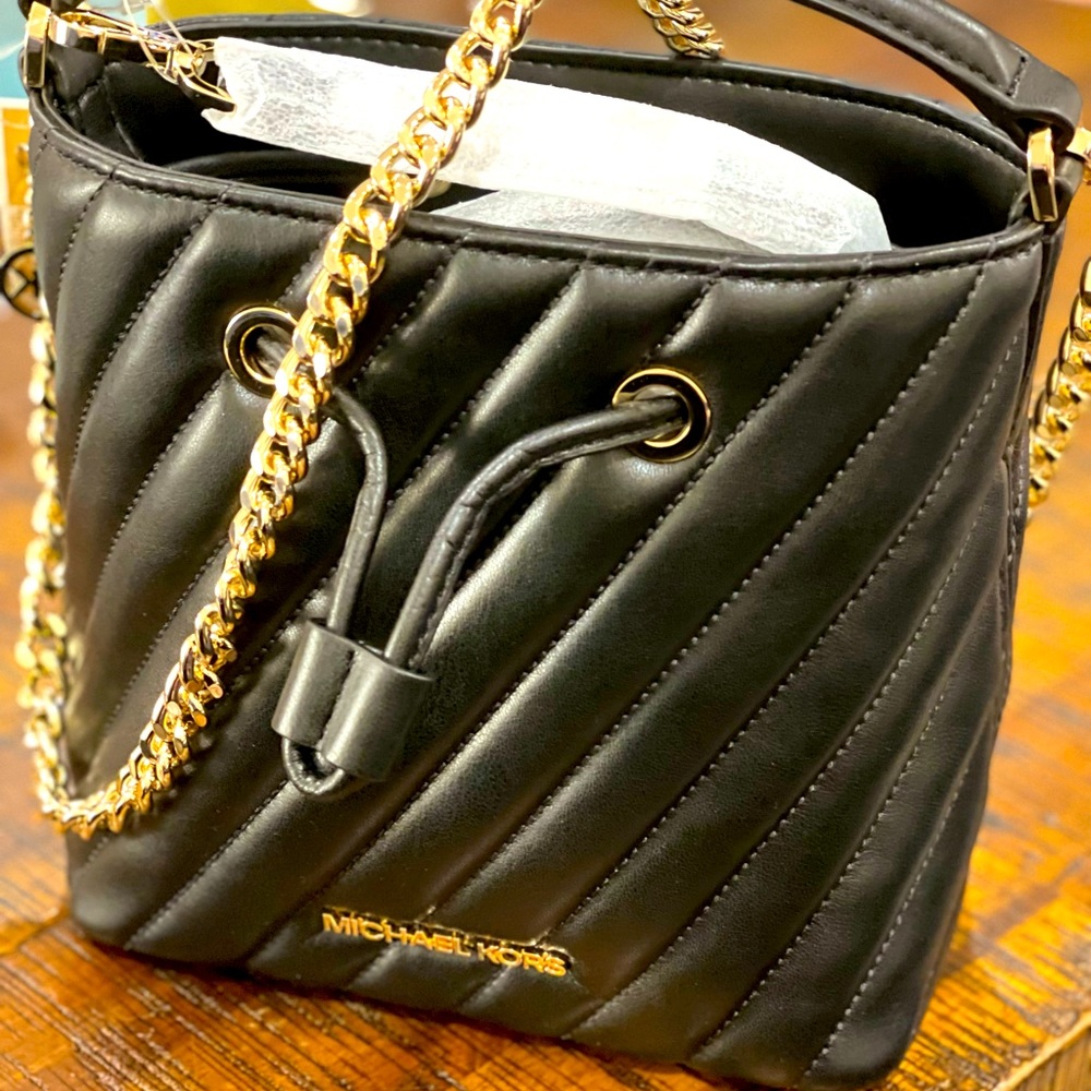 MICHAEL KORS suri small quilted bucket crossbody bag